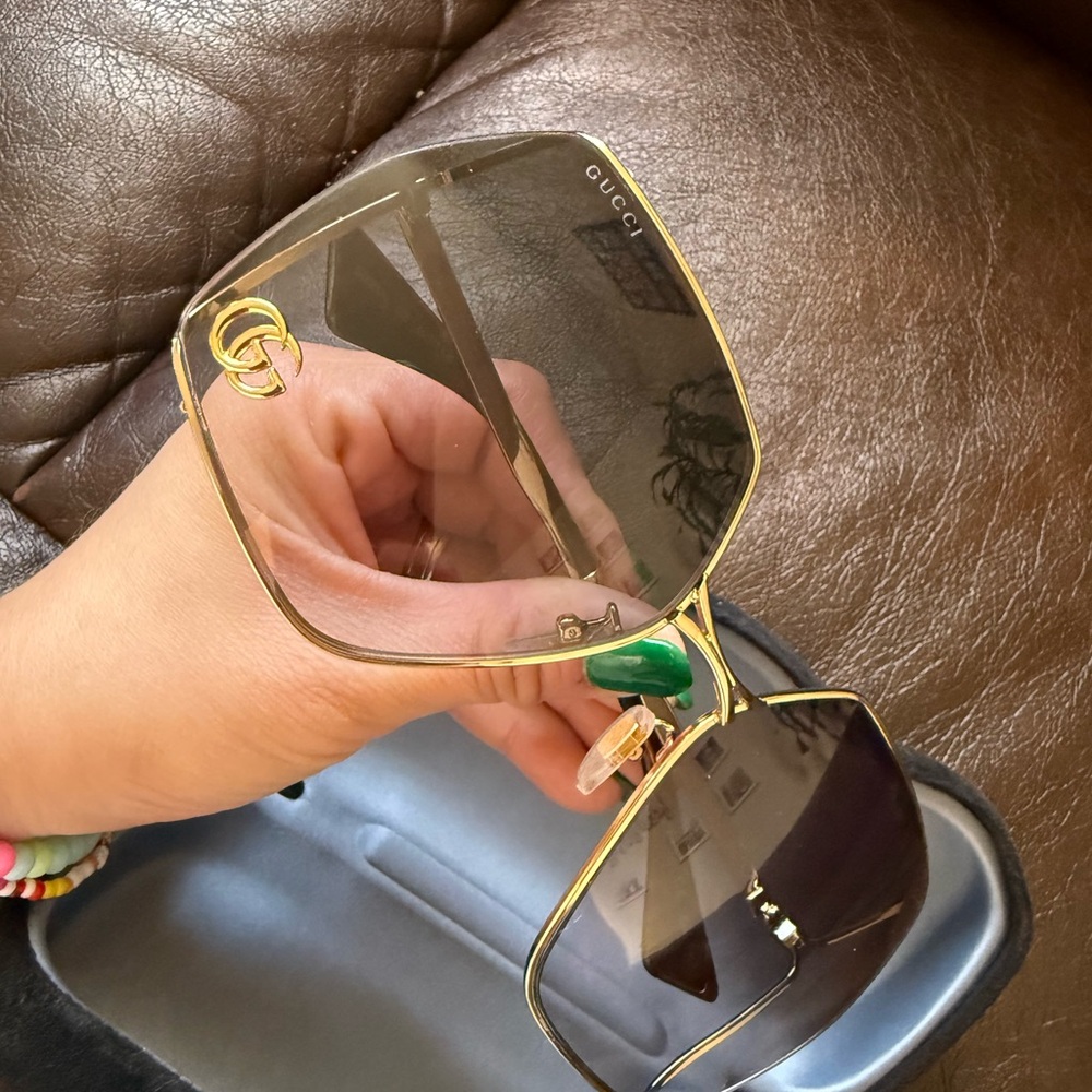 Gucci Women's Gold Frame Sunglasses - Picture 5 of 7